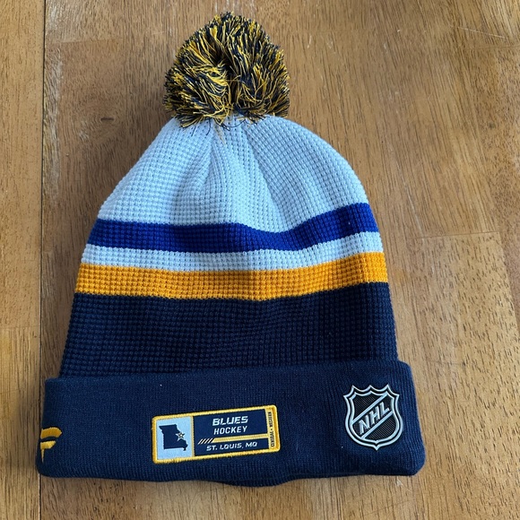 Fanatics like new St Louis Blues NHL hockey hat beanie - Picture 2 of 3